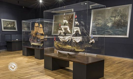 muzeum-marynarki-wojennej-w-gdyni-i-orp-blyskawica-z-dzieckiem